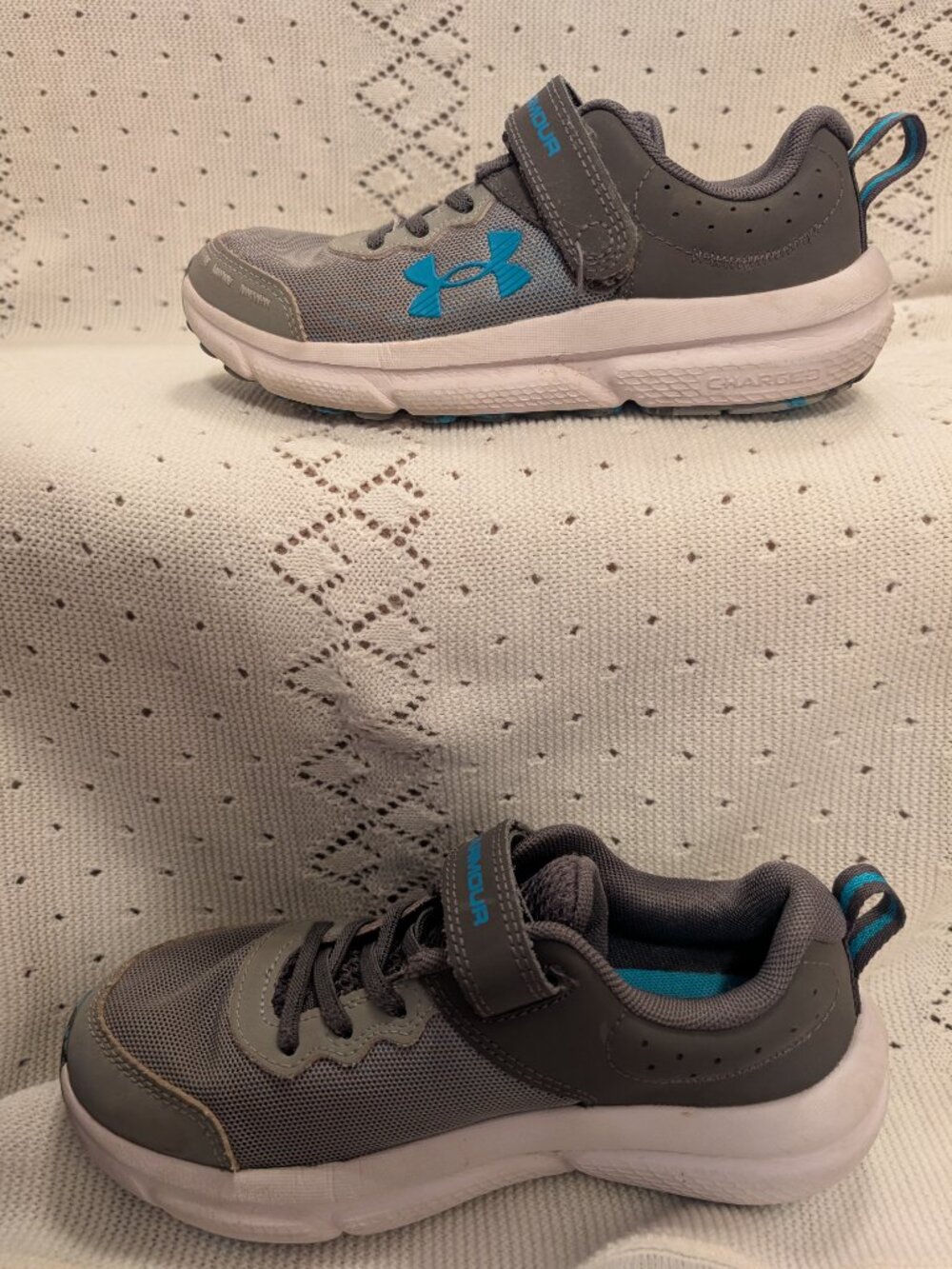 Lot! 2 pair Under Armour Shoes Sneakers Size 2Y blue yellow gray - Picture 13 of 16